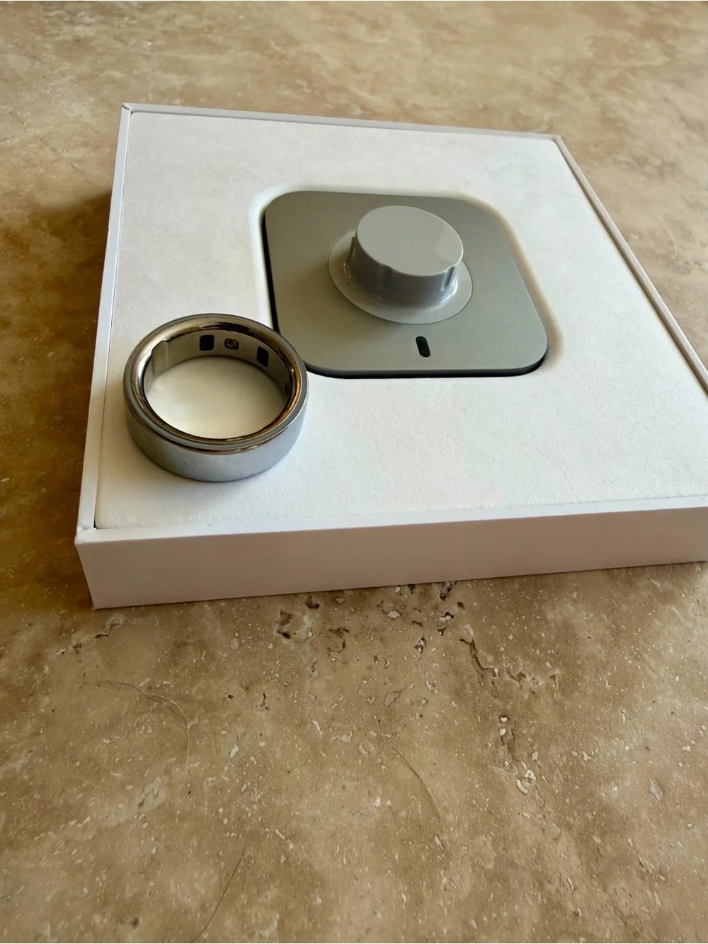 Oura Ring 4, size 11 Silver LIKE NEW IN BOX with additional travel charging case - Picture 3 of 7